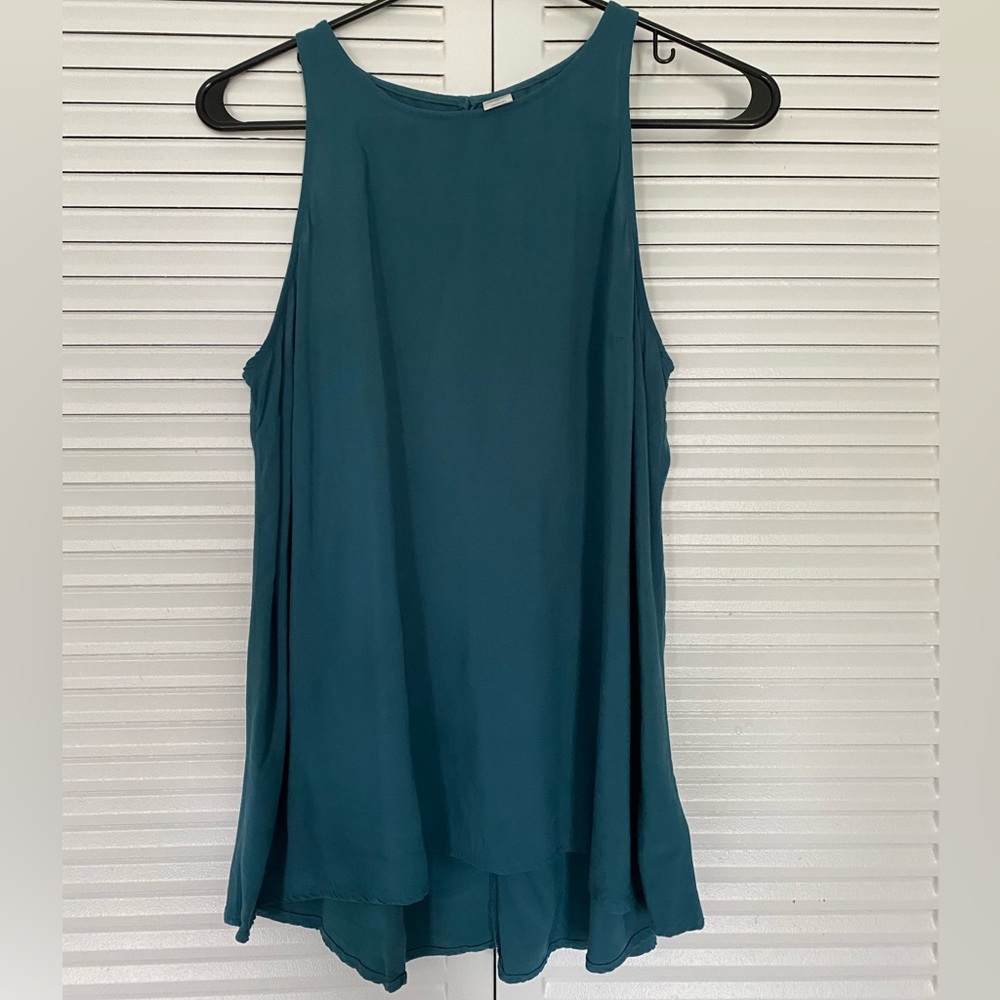 Old Navy blue tank top